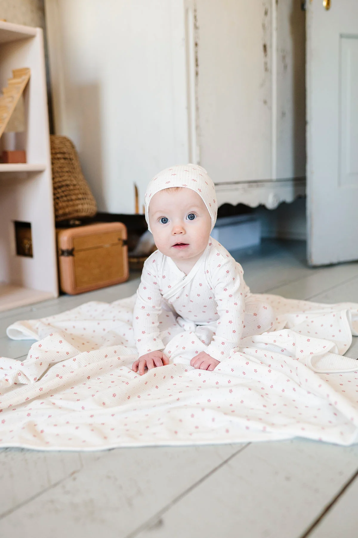 Floral Pink Dot Blanket - Image 3