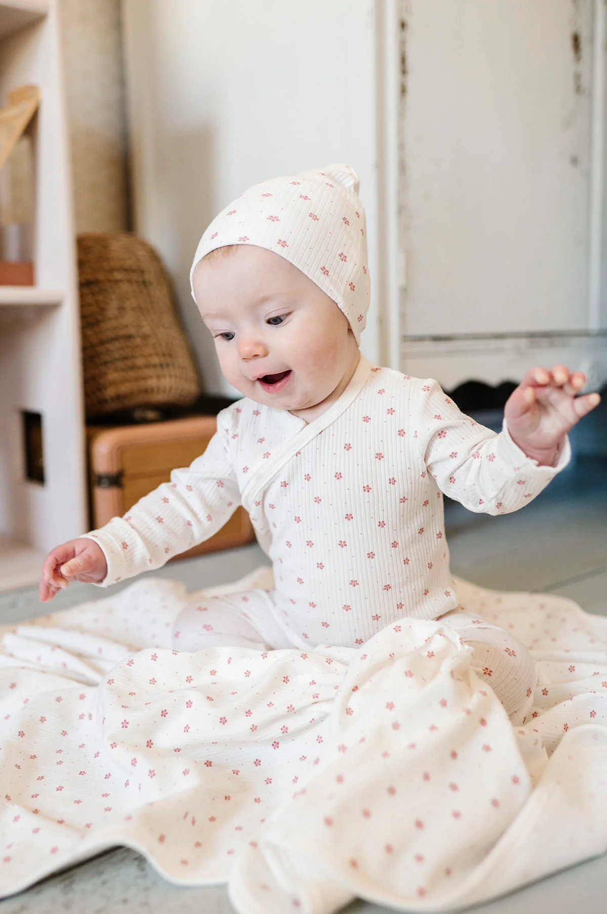 Floral Pink Dot Blanket - Image 4