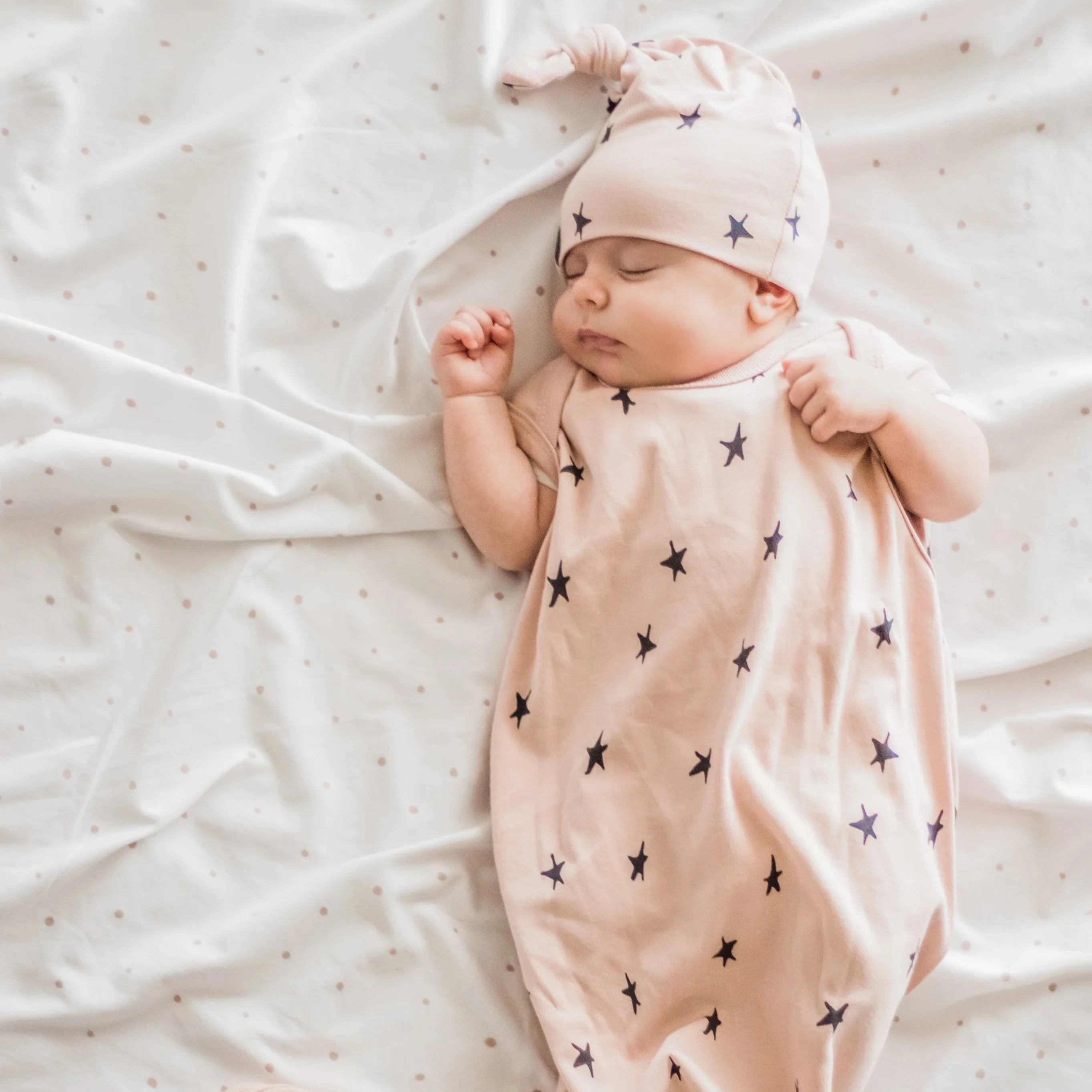 Knot Wearable Blanket, Knot Hat & Mitten Set - Image 5